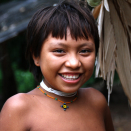 En ung yanomamijente fra landsbyen. Publisert 04.05 2013. Handoutbilde fra Det kongelige hoff. Bildet er kun til redaksjonell bruk - ikke for salg. Foto: Rainforest Foundation Norway / ISA Brazil.